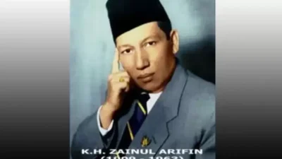 Kisah KH Zainul Arifin yang digunakan Tertembak pada waktu Salat Bersama Bung Karno