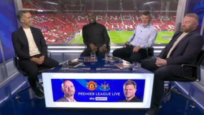 Mantan bintang Man Utd Wayne Rooney keluar dari studio Sky Sports setelah mendengar tentang pemungutan suara VAR.