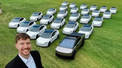 Tajir Melintir, YouTuber Ini adalah Bagikan 28 Mobil Tesla pada waktu Hari Ultahnya