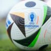 Apa itu robot sepak bola & bagaimana permainan AI sensor gerak mikrochip digunakan dalam pemilihan tim VAR Euro 2024?