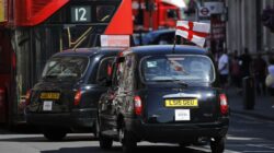 Pengemudi yang marah mengkritik larangan mengibarkan bendera Inggris selama Euro
