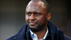 Bintang Arsenal Patrick Vieira, 48, berada di ambang jeda internasional yang merugikan pemilik Chelsea