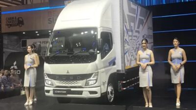 GIIAS 2024: Mitsubishi FUSO Luncurkan eCanter, Pamer Truk VAR hingga Bus Bagong