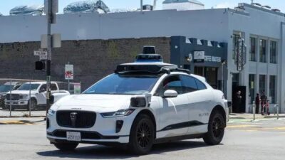 Melaju ke Jalur Berlawanan, Polisi Larang Mobil Waymo Berjalan